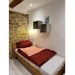Elliebe Apartment
